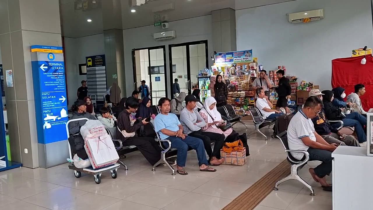 Momen Arus Balik, Terminal Purboyo Jadi Pusat Keramaian Penumpang