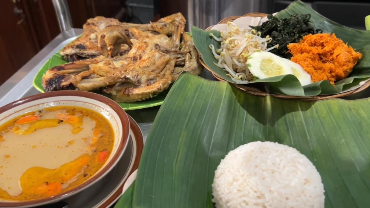 Rasa Tak Tergilas Zaman: Ayam Lodho Pak Yusuf Tetap Diburu