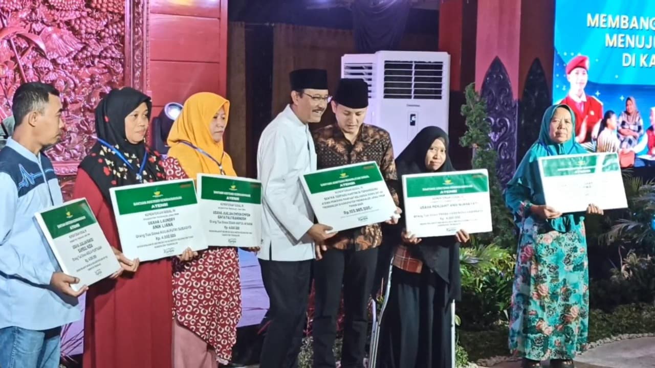 Gus Ipul Turun ke Trenggalek, Soroti 45 Persen Bansos Belum Tepat Sasaran