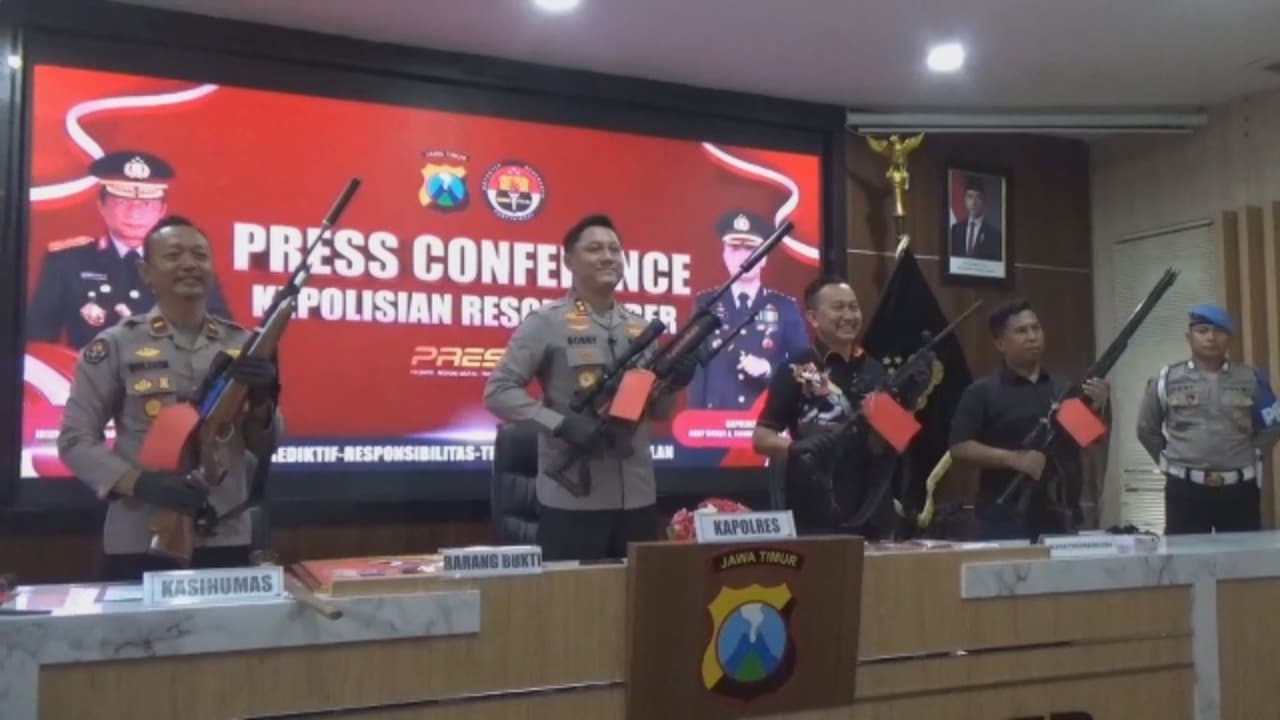 Polisi Gerebek Markas Narkoba Bersenjata