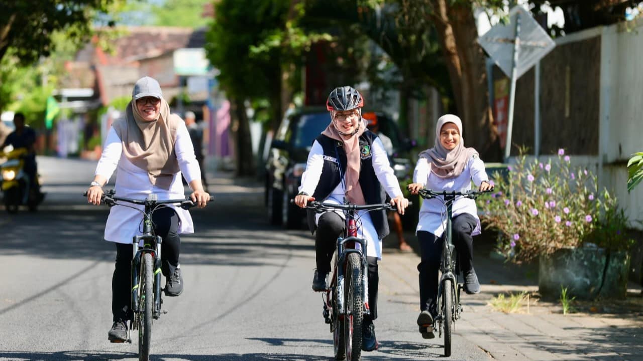 Naik Sepeda ke Kantor, Bupati Ipuk Ajak ASN Banyuwangi Hemat BBM