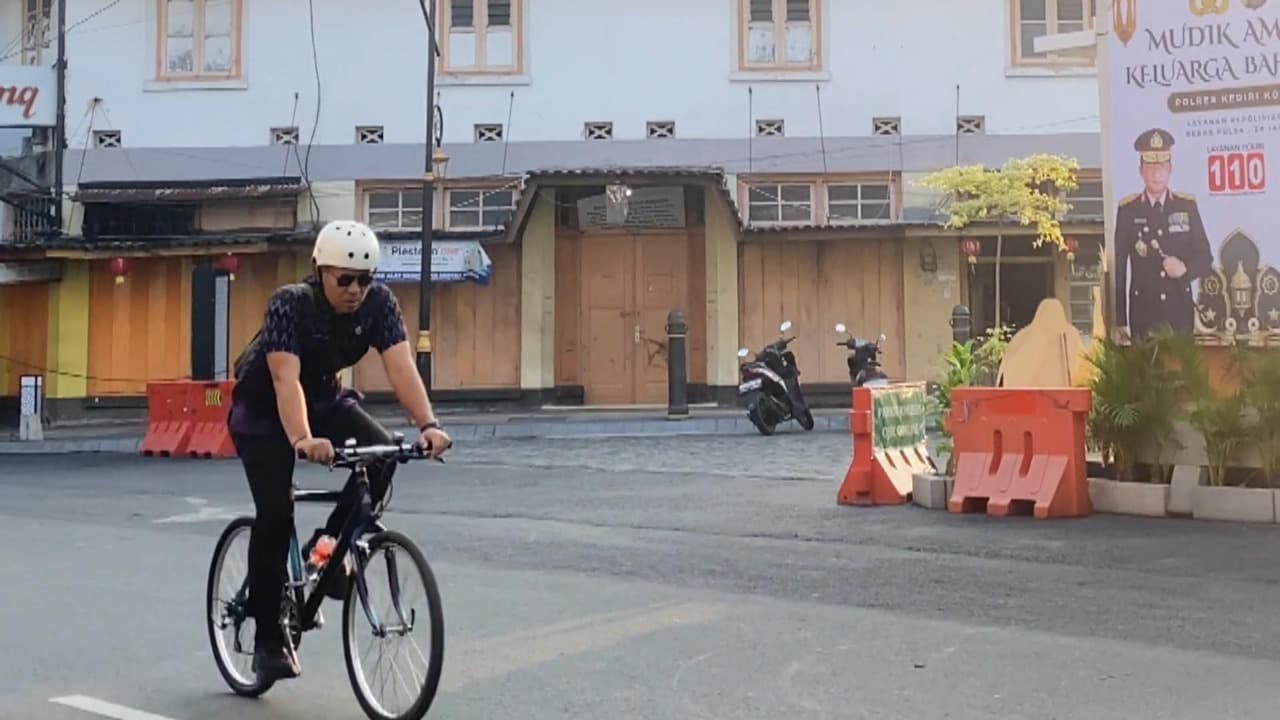 Kalaksa BPBD Kota Kediri Pilih Ke Kantor Naik Sepeda, Demi Efisiensi Energi