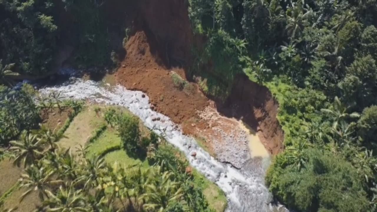 Longsor Semakin Parah, Belasan KK Terancam