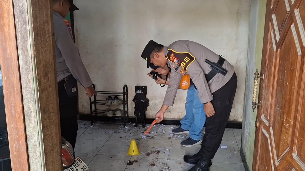 Balon Udara Berpetasan Meledak di Atap Rumah Warga Tulungagung
