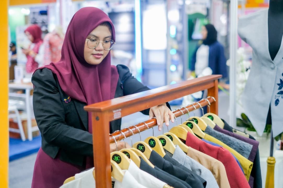 Hanya 12 Potong per Desain, JJC Rumah Jahit Hadirkan Sentuhan Eksklusif Tenun Nusantara