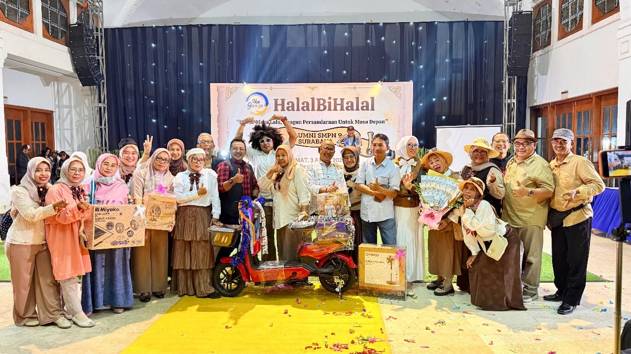 Gelar Halal Bihalal, Alumni SMPN 9 Surabaya Beri Tali Asih Guru Purna Tugas