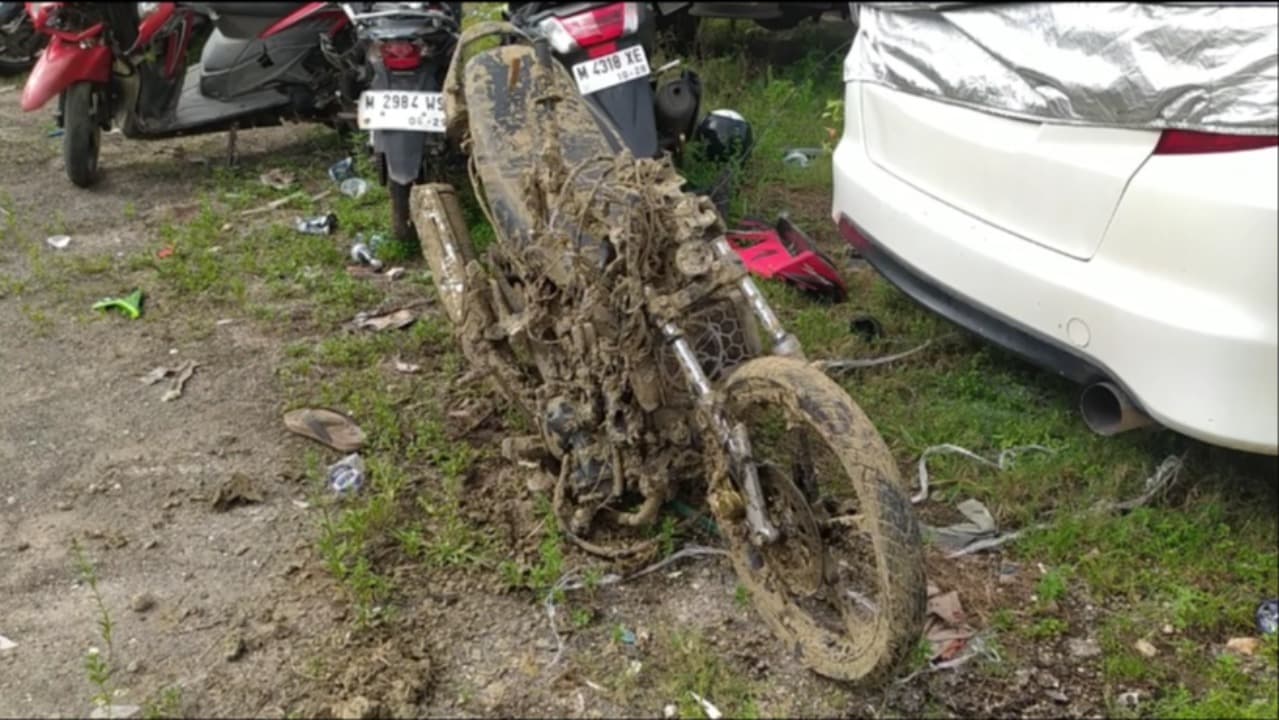 Tabrak Tiang Listrik, Pengendara Motor Tewas Tanpa Identitas