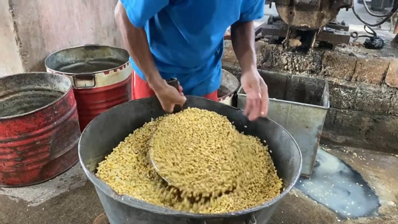 Kedelai Melambung, Perajin Tahu Blitar Putar Otak: Ukuran Tetap, Komposisi Diubah