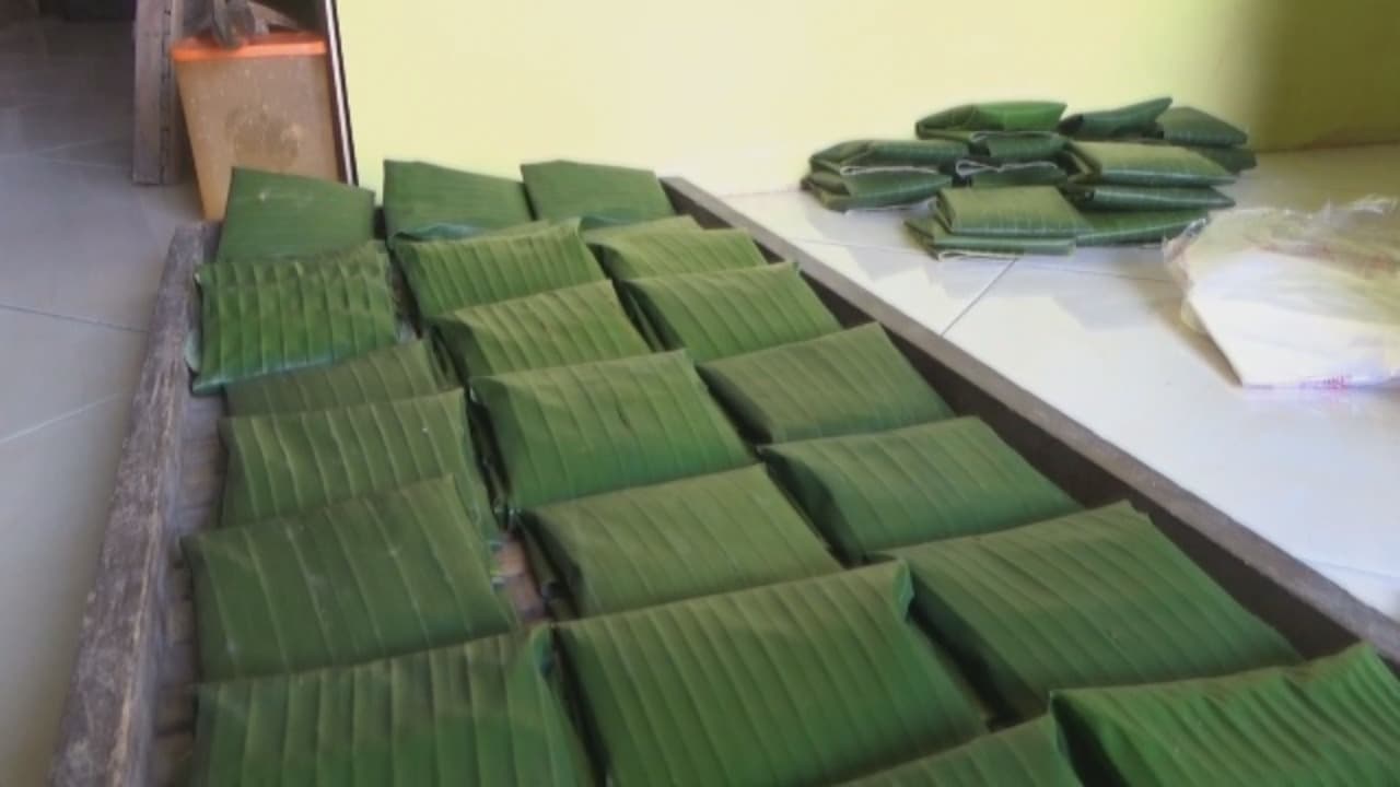 Harga Plastik Meroket, Perajin Tempe Beralih Ke Daun