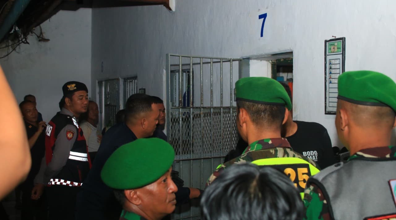 Peringati HBP Ke-62, Lapas Banyuwangi Bersama TNI Polri dan BNNK Razia Besar-besaran