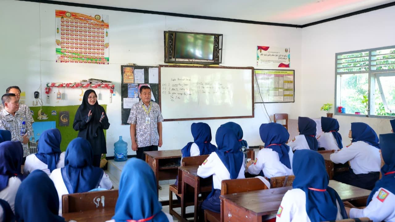 24.681 Siswa Ikuti TKA SMP, Bupati Ipuk Pantau Pelaksanaan agar Berjalan Lancar