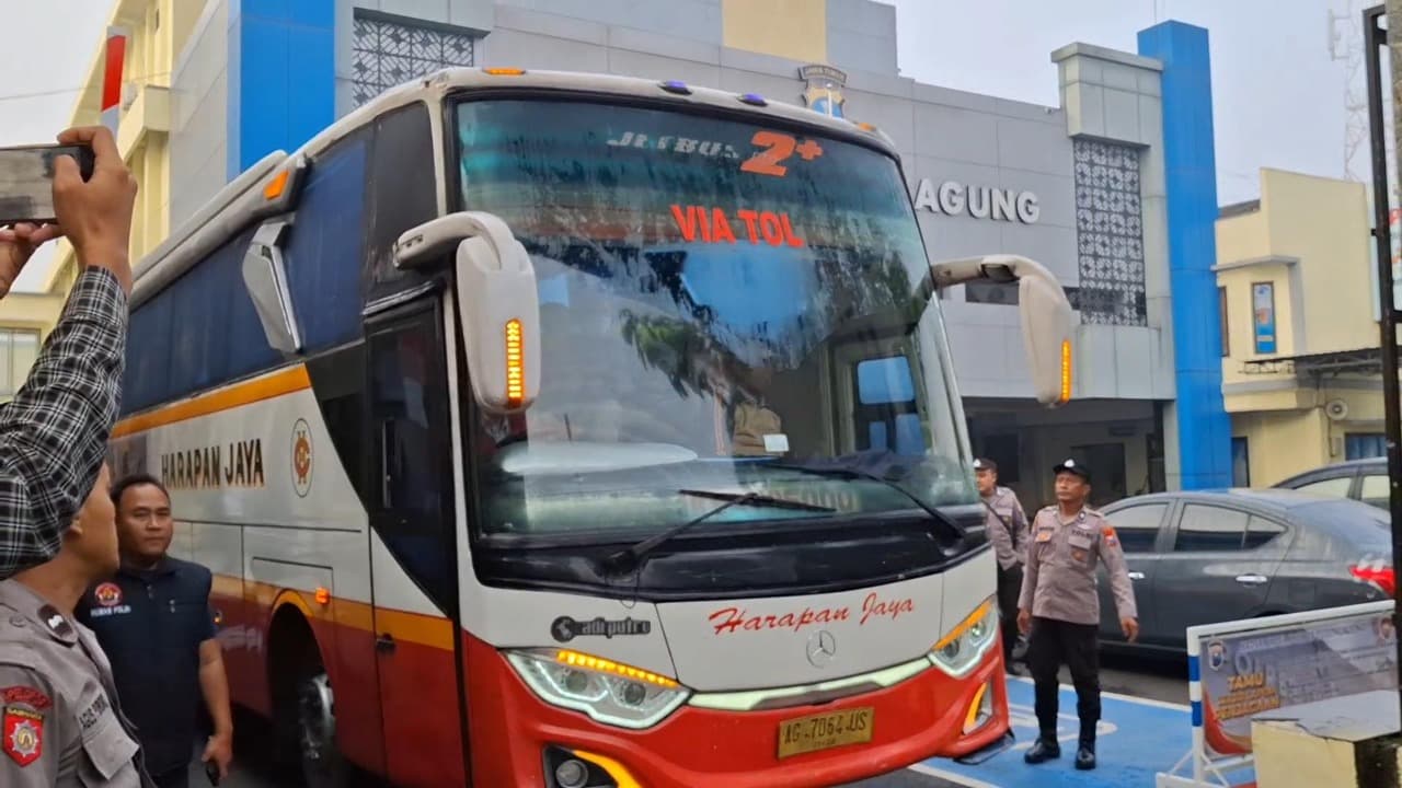 Diboyong Pagi-Pagi, 12 Pejabat Tulungagung Diterbangkan ke Jakarta Usai OTT Bupati