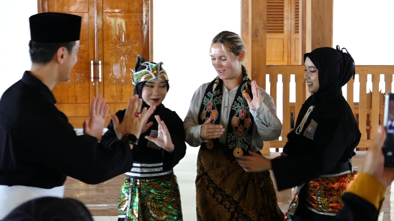 PSHT Kenalkan Pencak Silat Ke Turis Inggris, Budaya Lokal Tembus Dunia