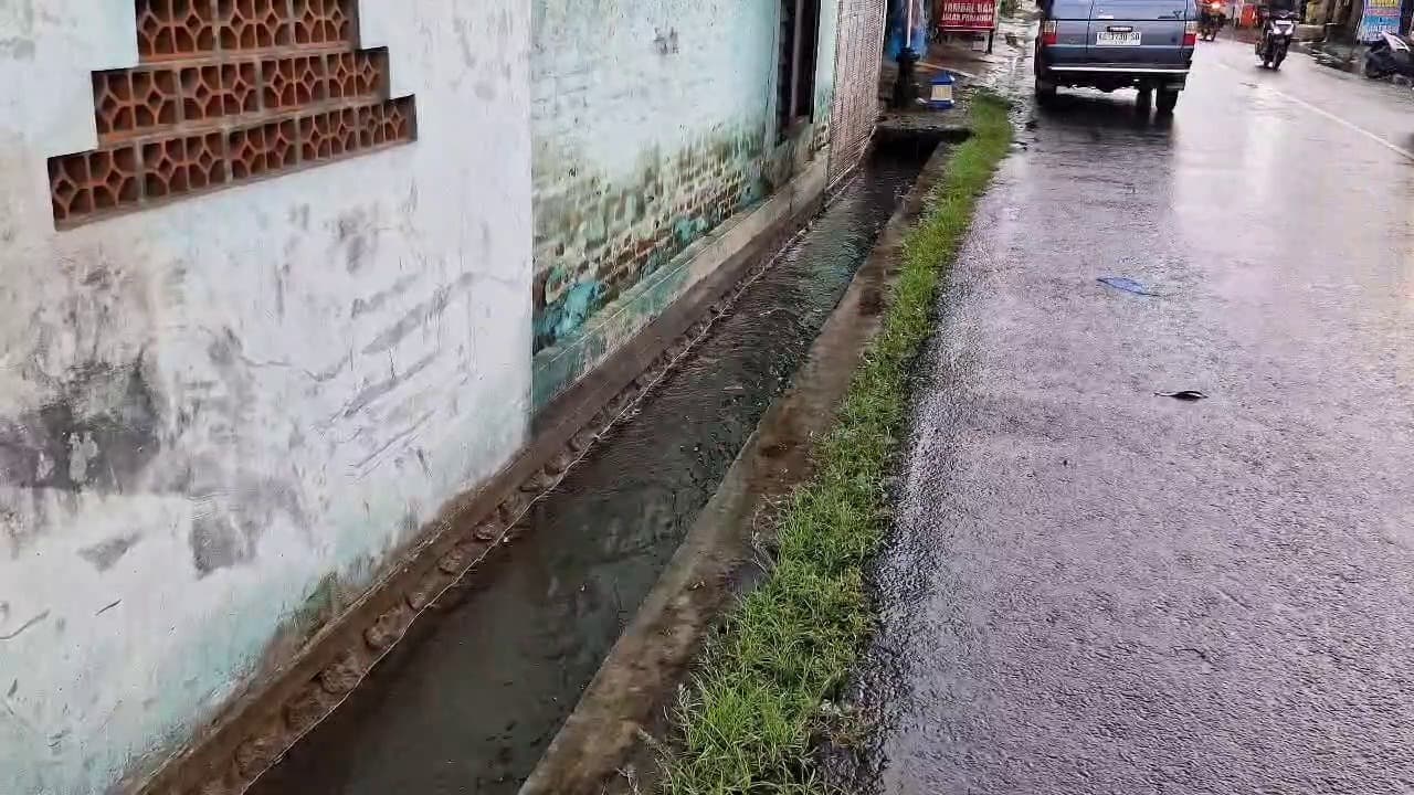 Bocah Terperosok Selokan Saat Hujan Deras di Ponorogo, Sempat Tak Sadarkan Diri