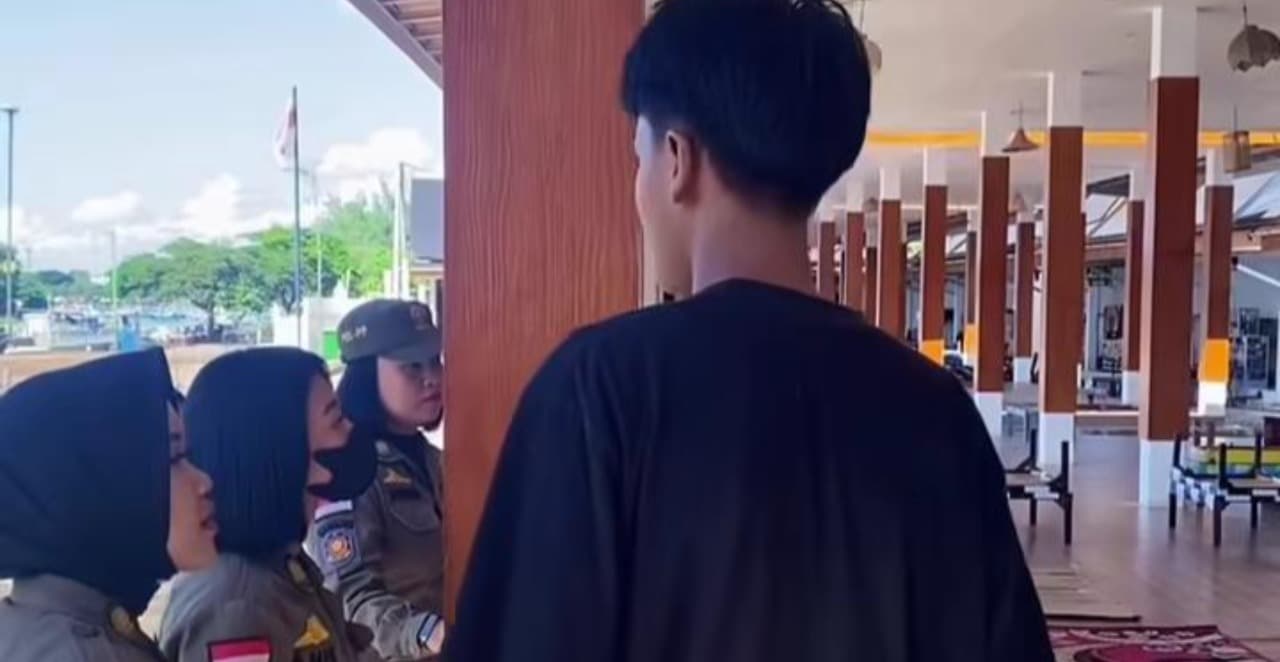 Dua Pelajar di Banyuwangi Terjaring Razia Satpol PP Saat Kepergok Bolos Sekolah