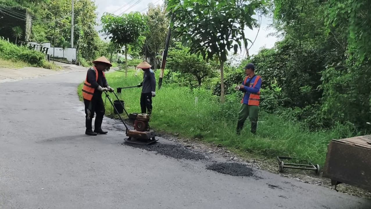 Harga Aspal Melonjak, Proyek Jalan di Magetan Terdampak
