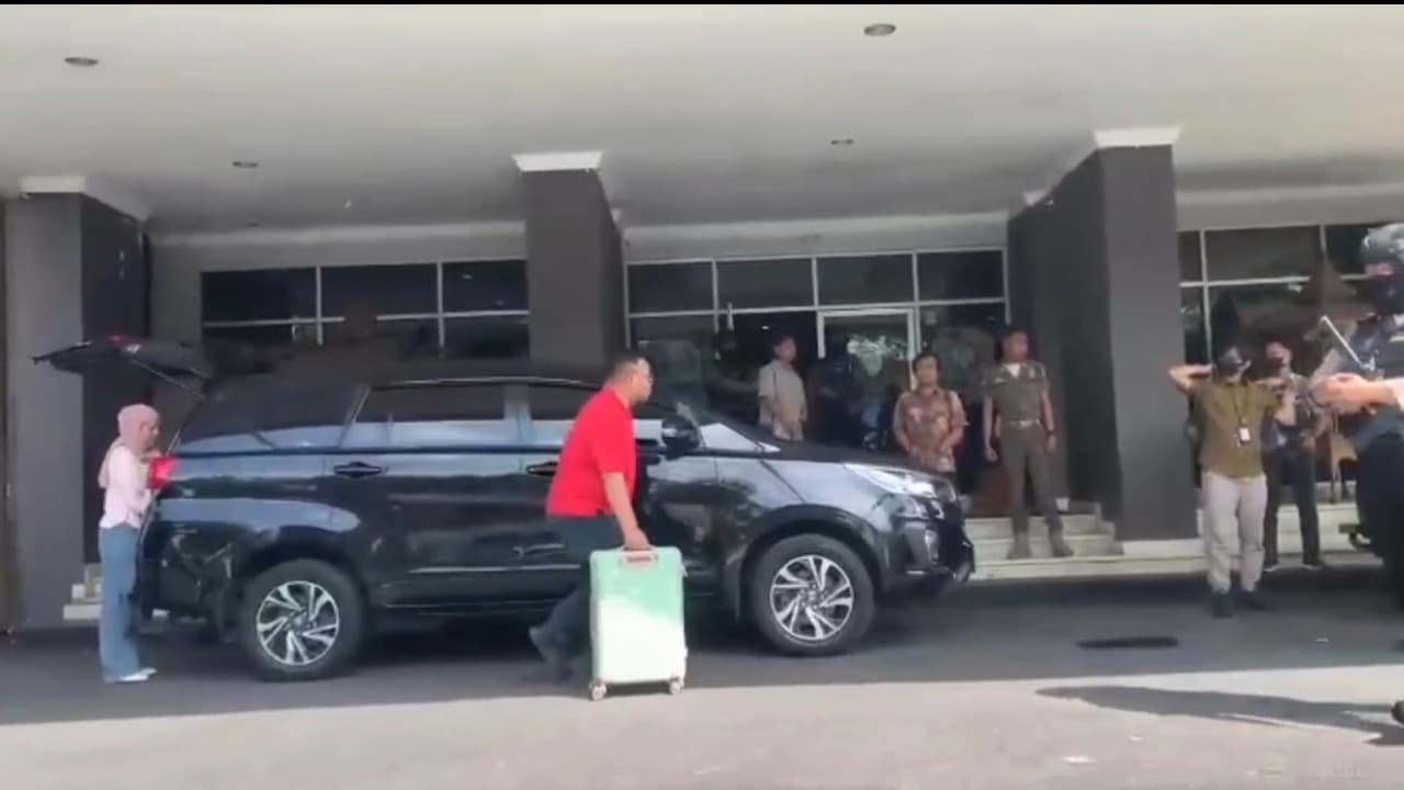 KPK Geledah Kantor Bupati Tulungagung, Kepala OPD Dikumpulkan dan Diperiksa