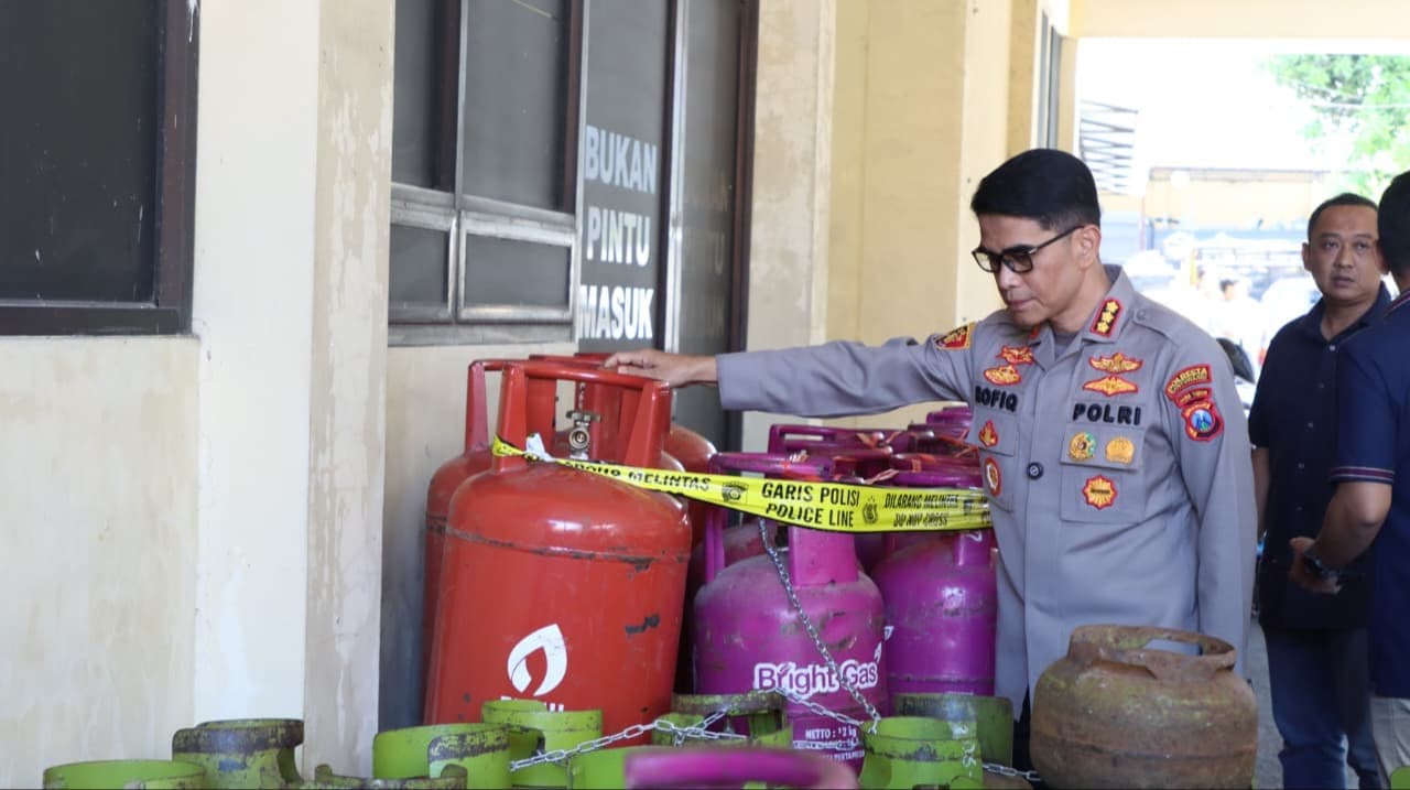 Satreskrim Polresta Banyuwangi Amankan 4 Pelaku Pengoplos LPG