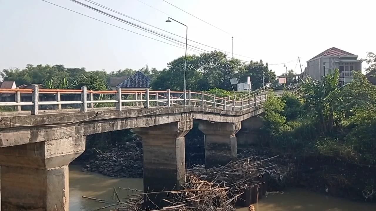 Jembatan Antar Desa di Balerejo Ambles, Akses ke Ngawi Terputus