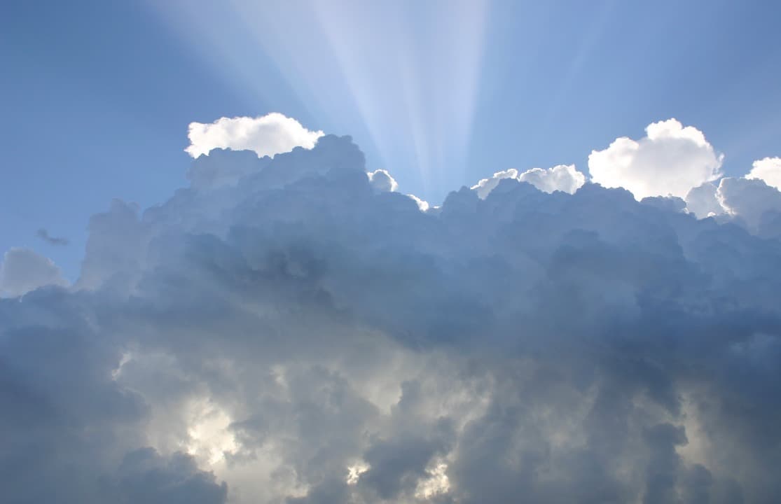 BMKG Prediksi Jawa Timur Didominasi Cerah Berawan, Sejumlah Wilayah Waspada Hujan Petir