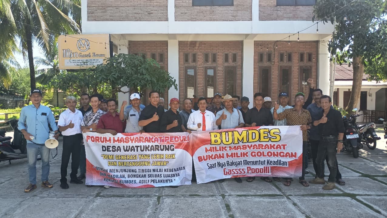 Ratusan Warga Geruduk Balai Desa Watukarung, Soroti Dugaan Ketidakwajaran Pengelolaan BUMDes