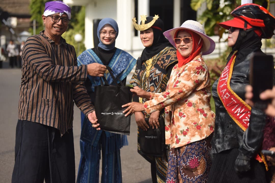 Perempuan Berdaya, Lingkungan Terjaga: Wali Kota Kediri Pimpin Apel Hari Kartini 2026