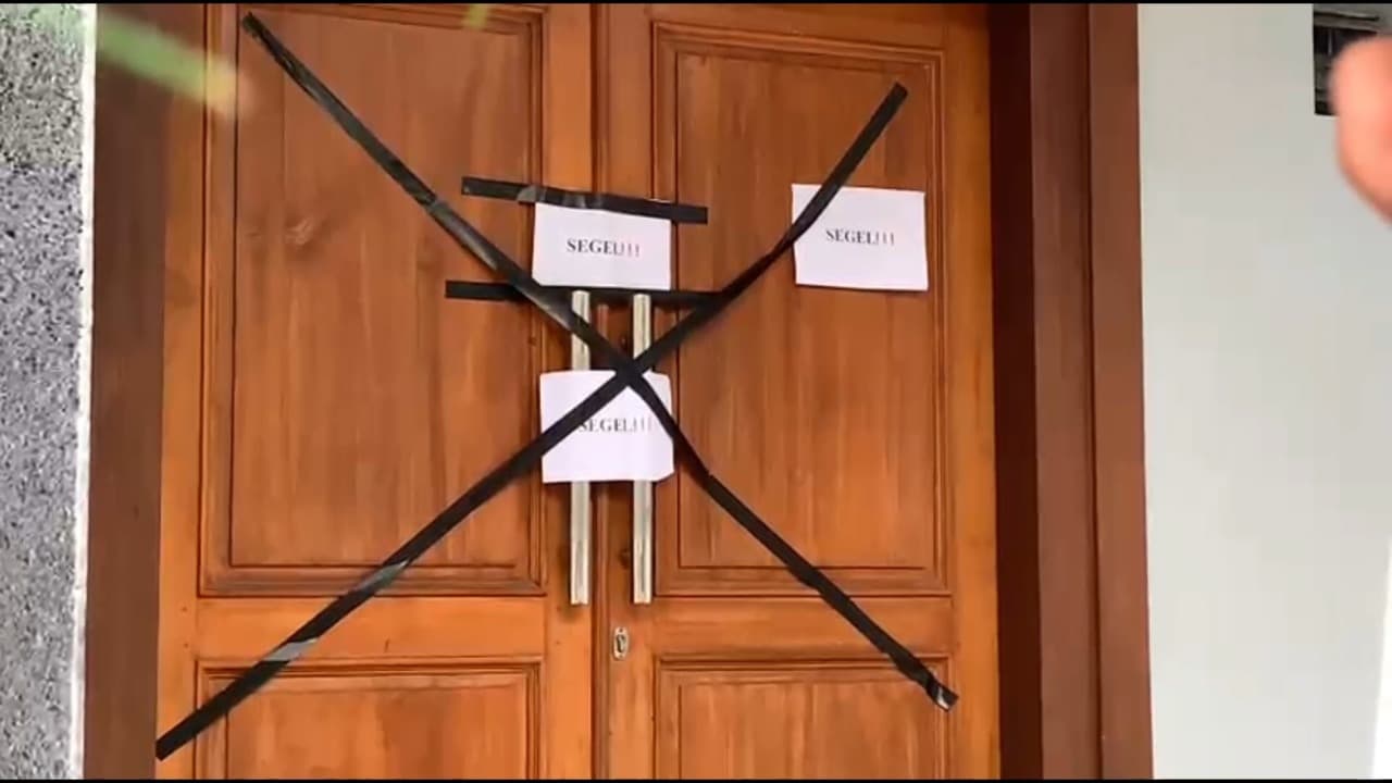 Mahasiswa Segel Kantor DPRD Tulungagung, Protes Audiensi Ditunda-Tunda