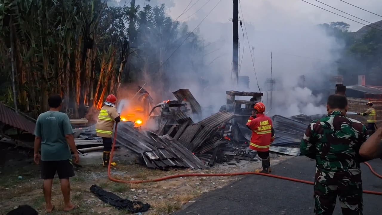 Pom Mini Meledak, Toko Pracangan di Besuki Ludes Terbakar, Kerugian Capai Rp 350 Juta