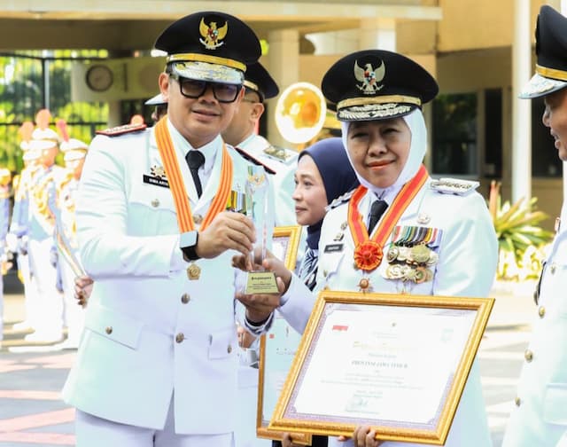 Pemprov Jatim Raih Penghargaan Pemda Berkinerja Tinggi dari Kemendagri