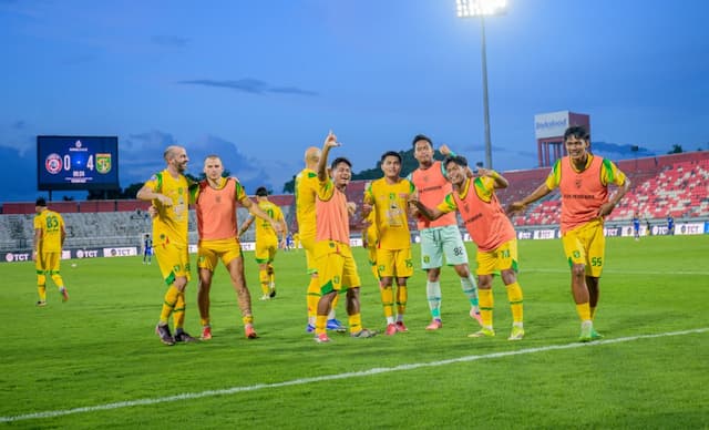 Hasil Super League: Persebaya Pesta Gol ke Gawang Arema FC