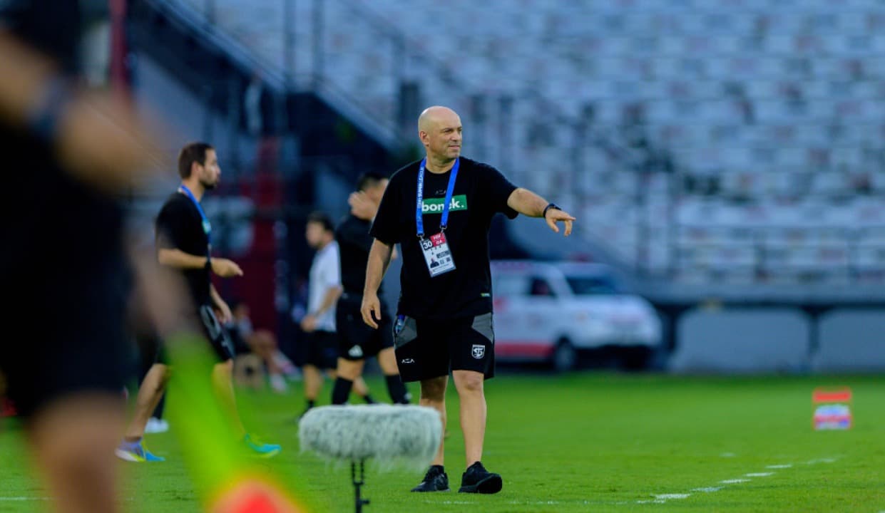 Bernardo Tavares Beberkan Kunci Kemenangan Telak Persebaya Atas Arema FC