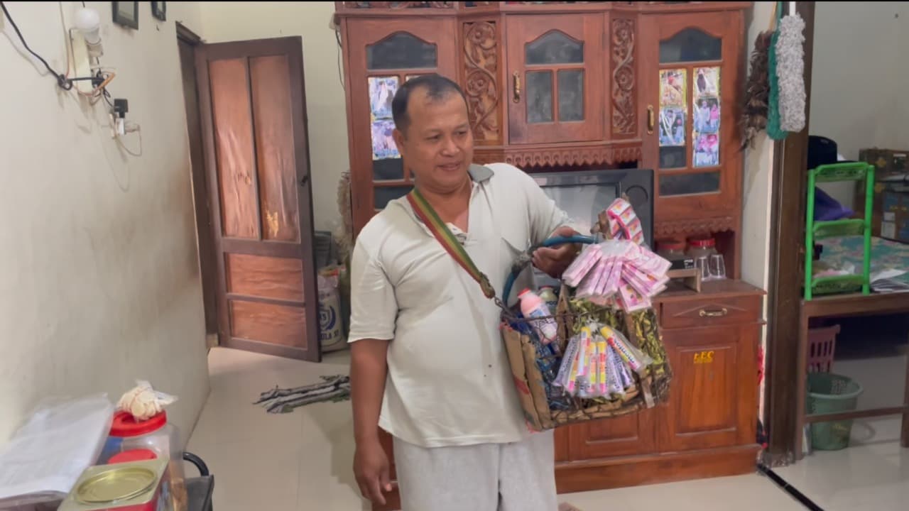 Nabung 29 Tahun dari Jualan Asongan, Pasutri Jombang Akhirnya Berangkat Haji