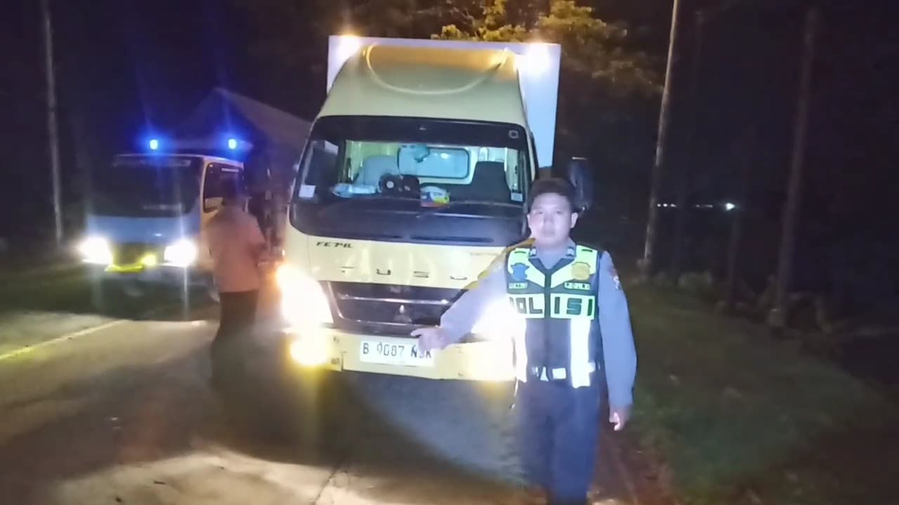Truk Boks Tabrak Sepeda Motor, 1 Korban Tewas