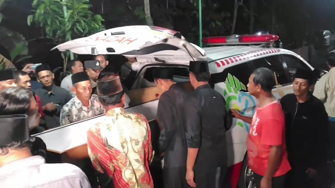 Duka Mendalam Keluarga Korban Kecelakaan Kereta di Bekasi