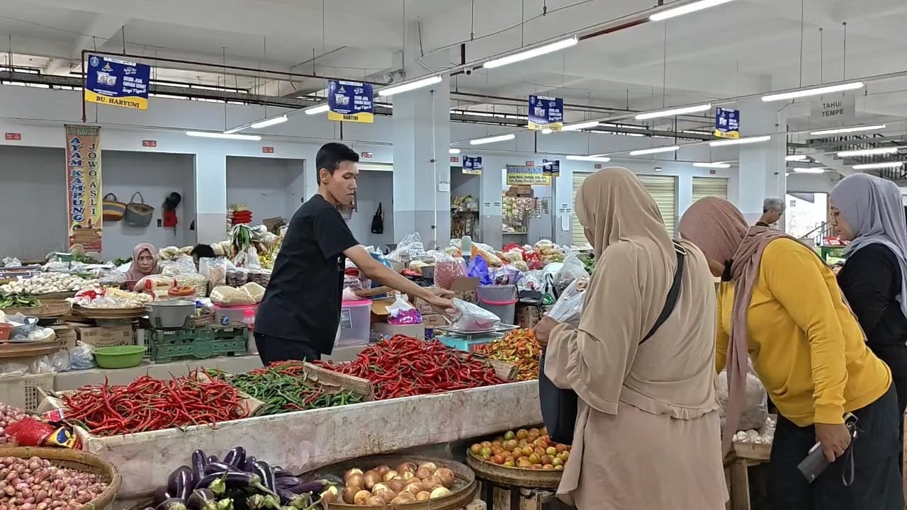 Harga Pangan Jatim Hari Ini: Cabai Besar Naik Saat May Day, Beras Stabil