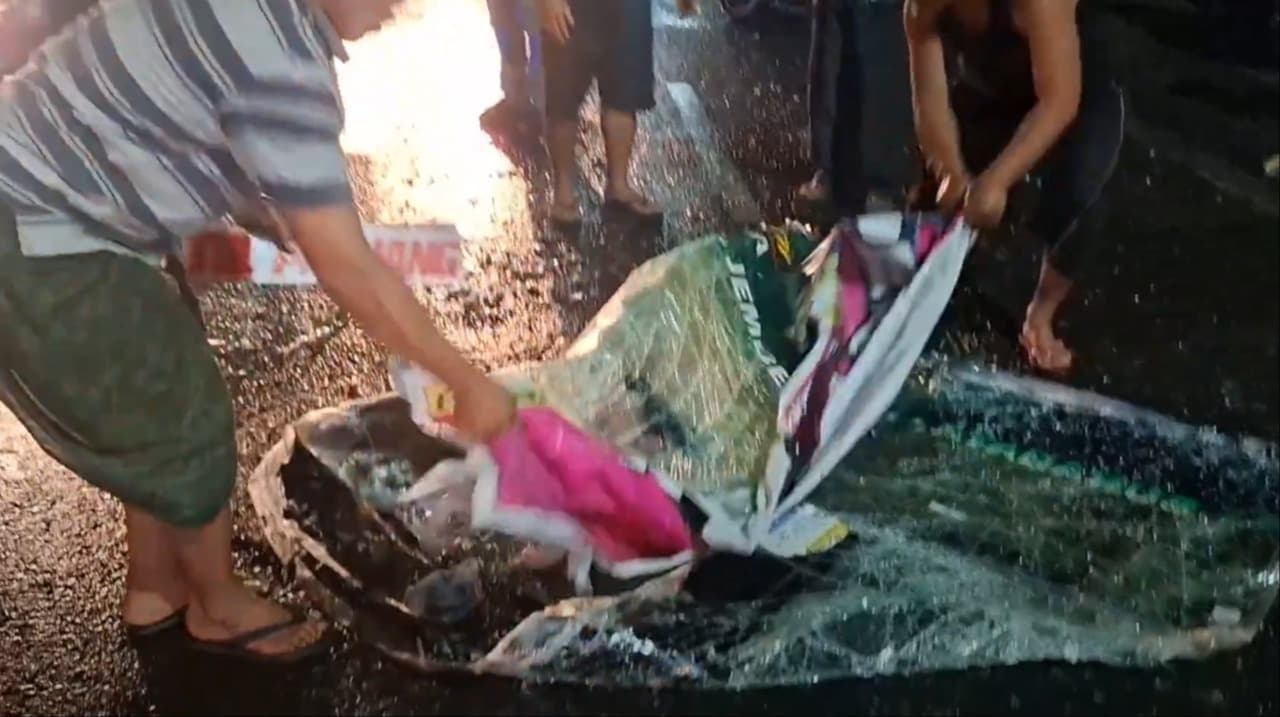 Bus Tabrak Truk, Tiga Orang Mengalami Luka