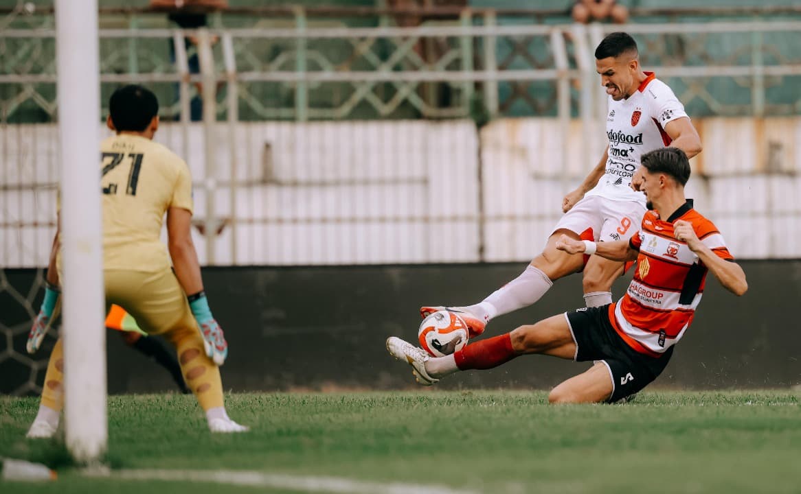 Diwarnai Dua Penalti, Madura United Taklukkan Bali United 2-0