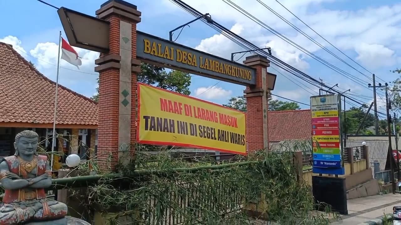 Pohon Sengon Ditebang, Ahli Waris Segel Kantor Desa Lambangkuning Probolinggo