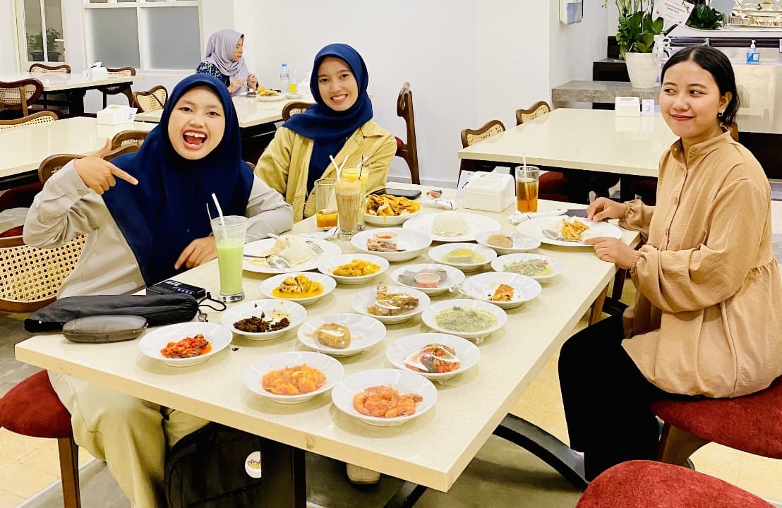 Cari Masakan Padang Asli? Angku Tuo Hadir di Surabaya dengan Promo Menarik