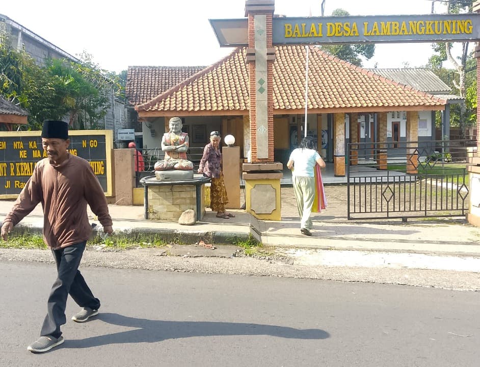 Sepakat Musdes, Ahli Waris Buka Segel Kantor Desa Lambangkuning Probolinggo