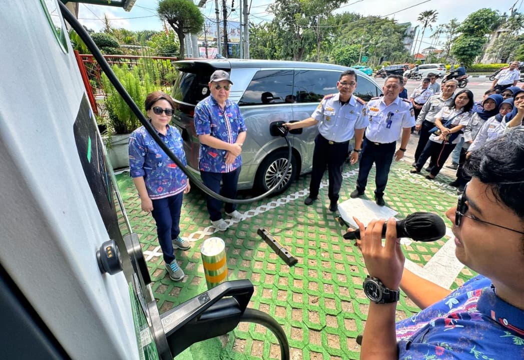 Pemkot Surabaya Sediakan Fasilitas SPKLU untuk Kendaraan Listrik di TIJ