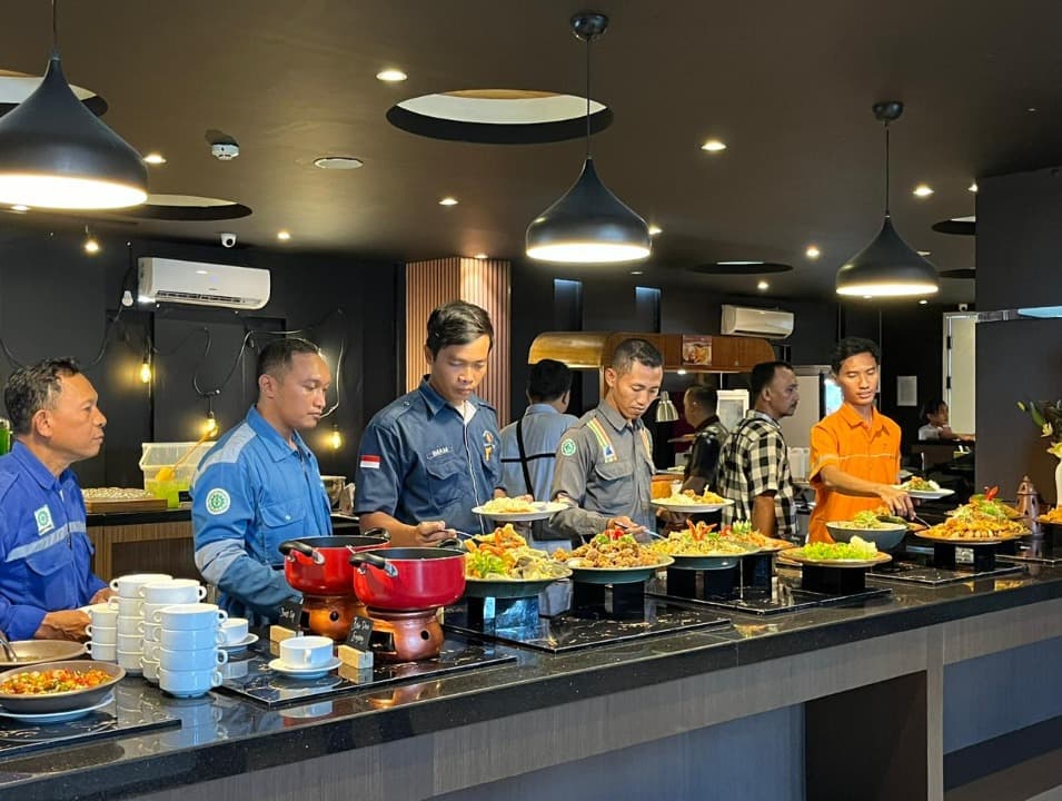 Cuma di favehotel Rungkut Surabaya! Makan Siang AYCE Mulai Rp80 Ribu Kini Bisa Sekalian Main Billiard Bareng Genks