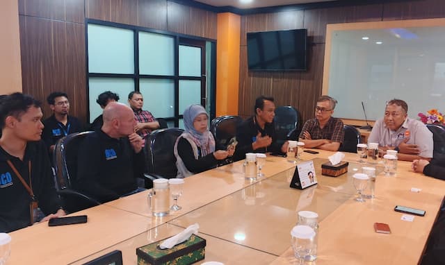 Mahasiswa ITS dan UTM Pelajari Data Journalism Lewat Kunjungan ke JTV