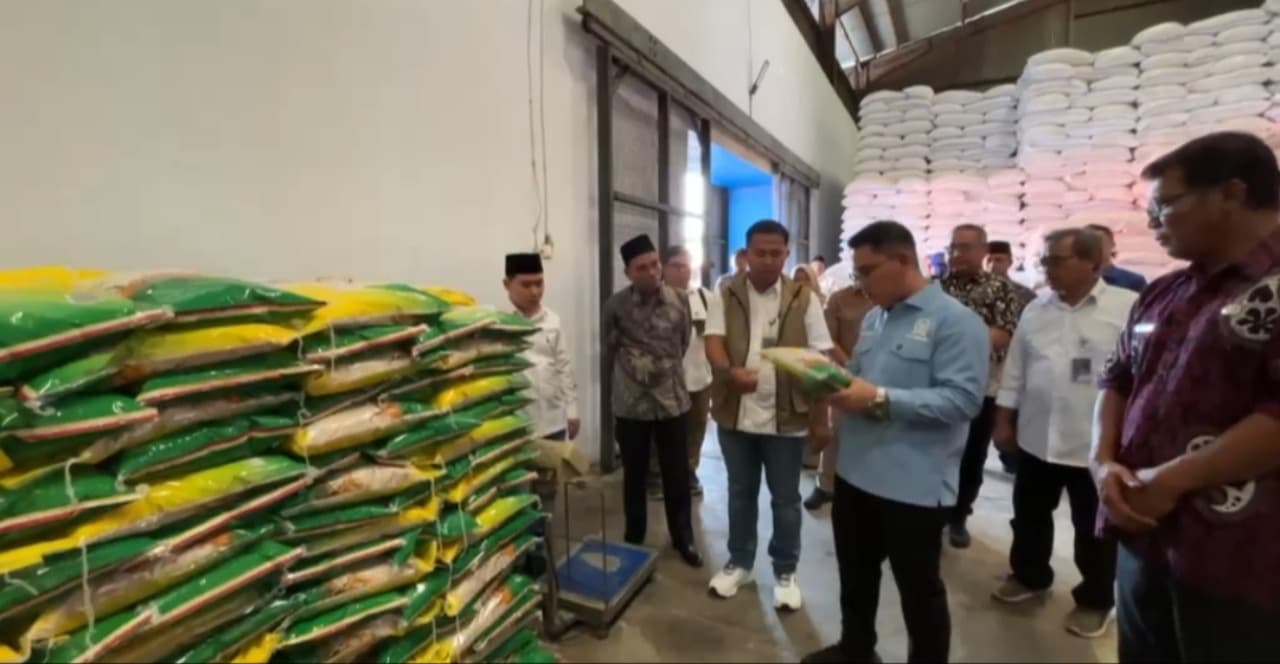 Komisi IV DPR RI Pastikan Stok Beras di Bulog Mojokerto Aman hingga 2027