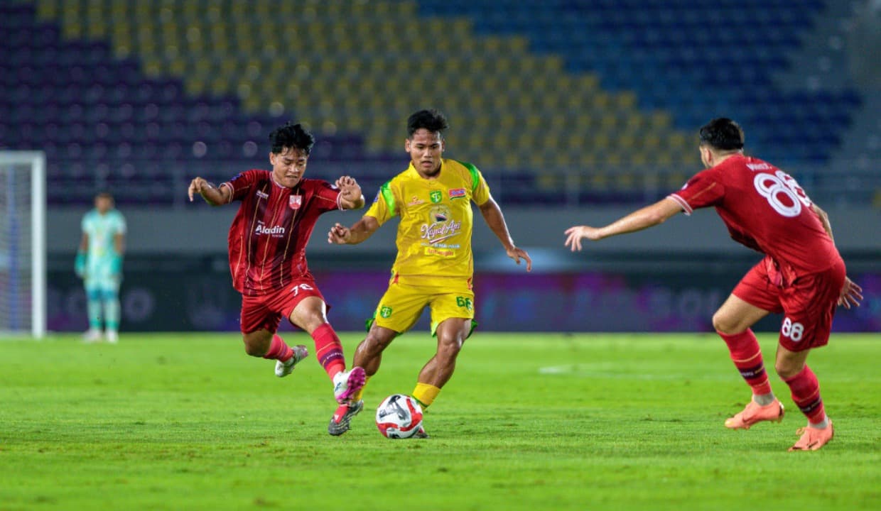 Hasil Super League: Persebaya Ditahan Persis, Arema FC Hajar PSM Makassar