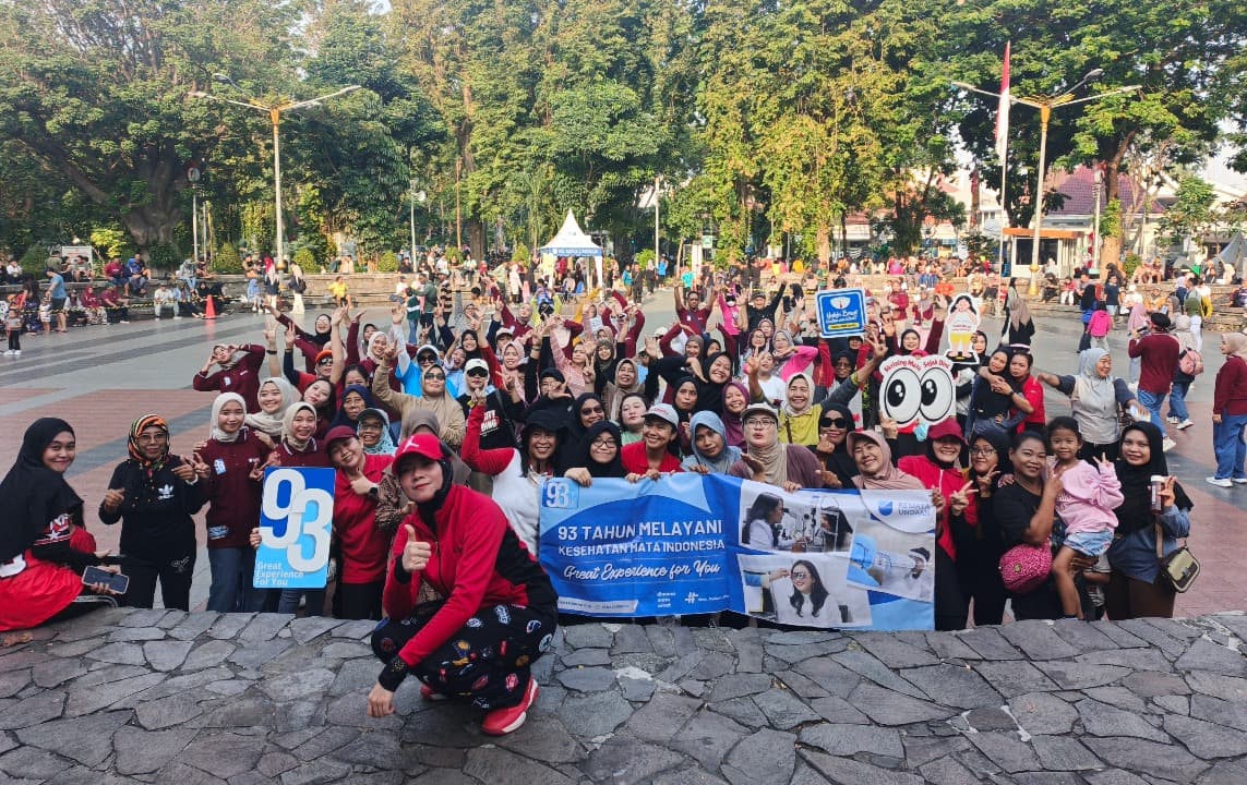 Flashmob dan Dance Massal Meriahkan Puncak HUT ke-93 RS Mata Undaan di Taman Bungkul