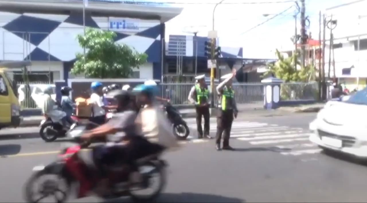 Satlantas Polres Jember Terapkan ETLE Handheld
