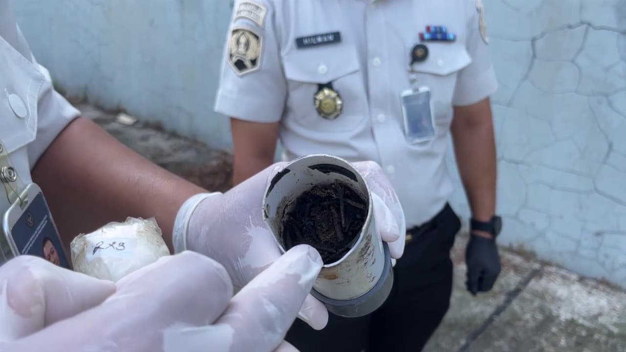 Gagal Diselundupkan, Narkoba Tersangkut Kawat Berduri Lapas Bagian Luar Tembok