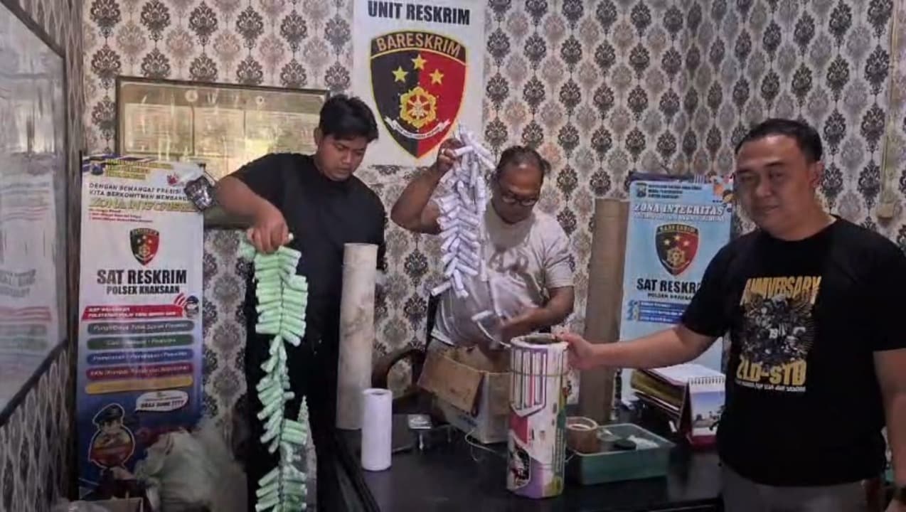 Polsek Kraksaan Gerebek Home Industri Petasan, Amankan 600 Mercon dan Bubuk Mesiu