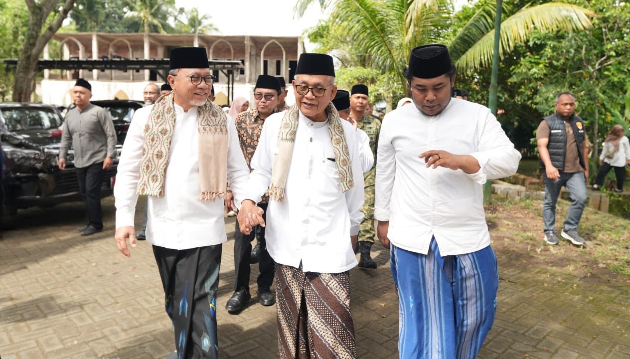 Berkunjung ke Ponpes Ibnu Sina, Zulhas Tegaskan Swasembada Pangan Adalah Kehormatan Bangsa